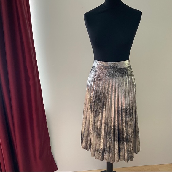 Halogen Metallic Pleated Skirt - Picture 2 of 7
